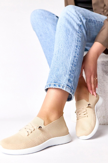 Svetlo piesková farba... 2