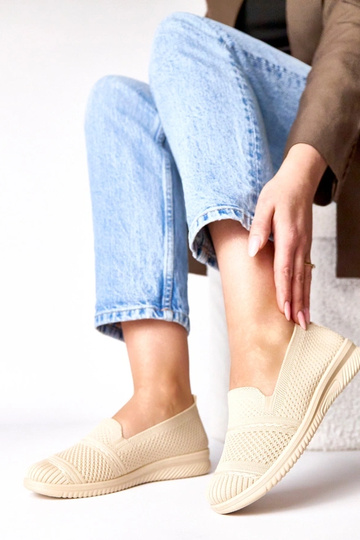 Svetlo piesková farba... 2