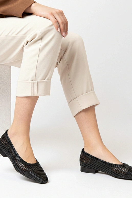 Čierne čipkované balerínky s malým...