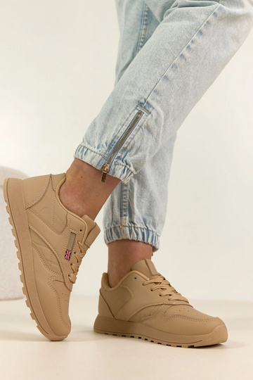 Svetlo piesková farba... 2