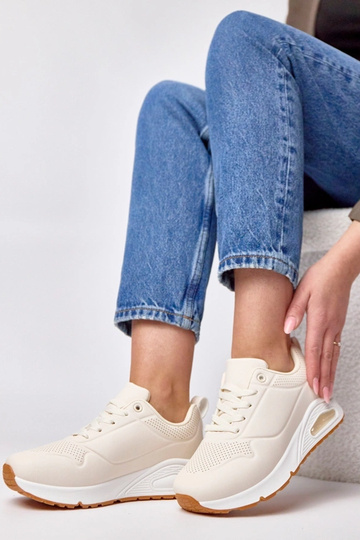 Svetlo piesková farba...