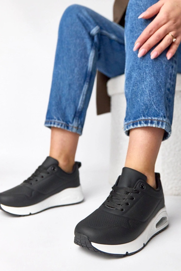 Čierne tenisky s hrubou...