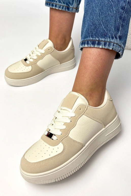 Svetlo piesková farba tenisky na...