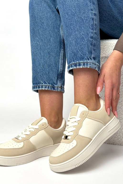 Svetlo piesková farba tenisky na...