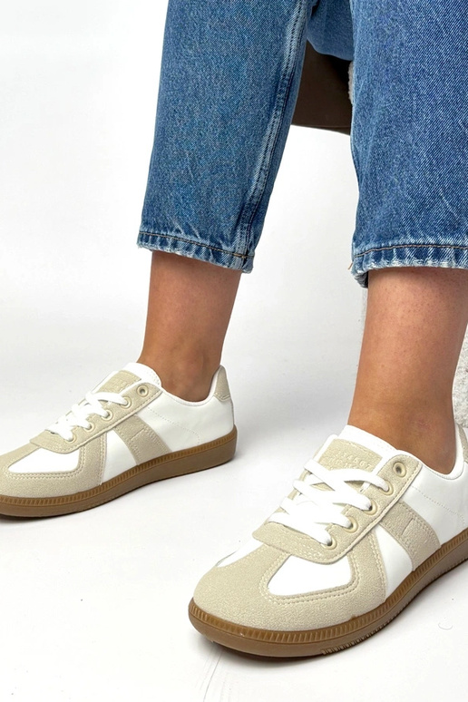 Bielo-svetlo piesková farba tenisky...