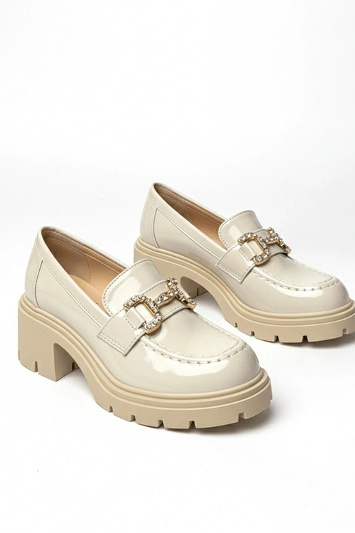 Krémové lakované mokasíny s podpätkom...