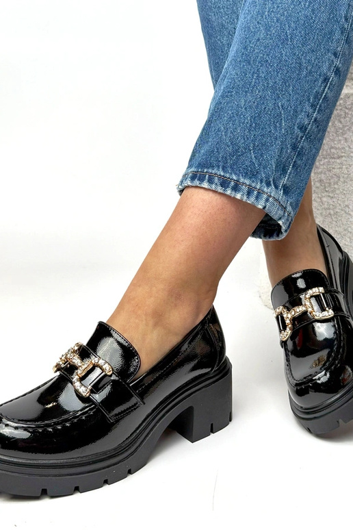 Čierne lakované mokasíny s podpätkom...