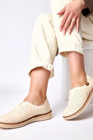 Krémové perforované... 2