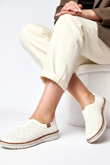 Biele perforované... 2