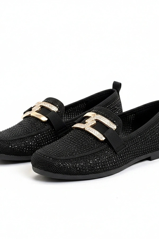 Čierne mokasíny zdobené zirkónmi...