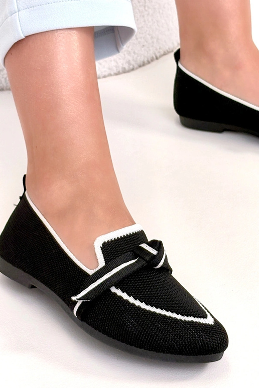 Čierne balerínky z jemného materiálu...