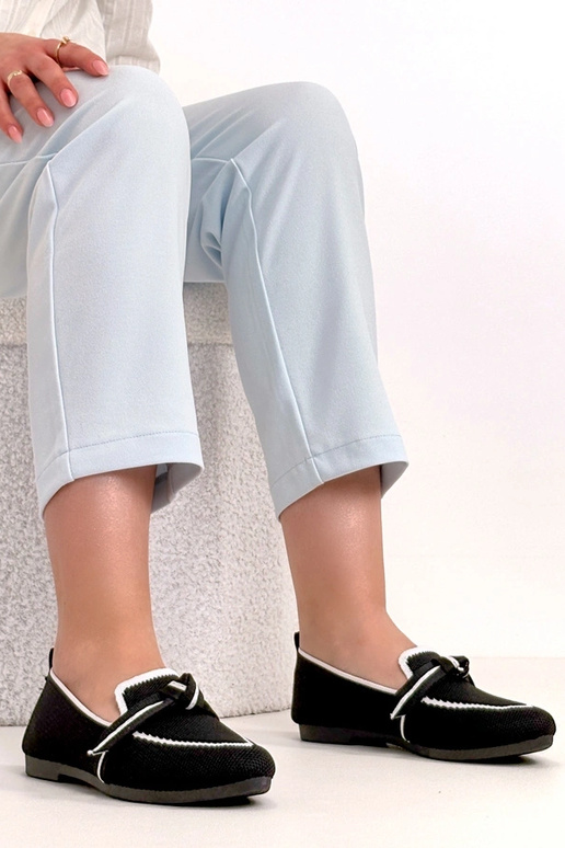 Čierne balerínky z jemného materiálu...