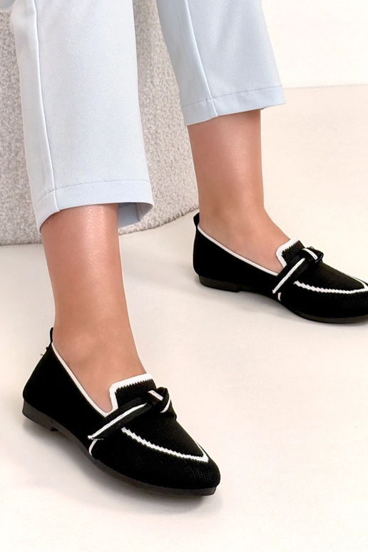 Čierne balerínky z jemného materiálu...
