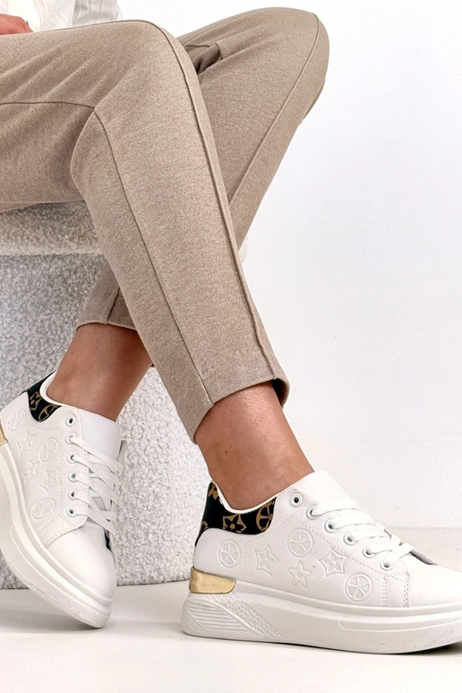 Biele tenisky zdobené prešívaním Peyton