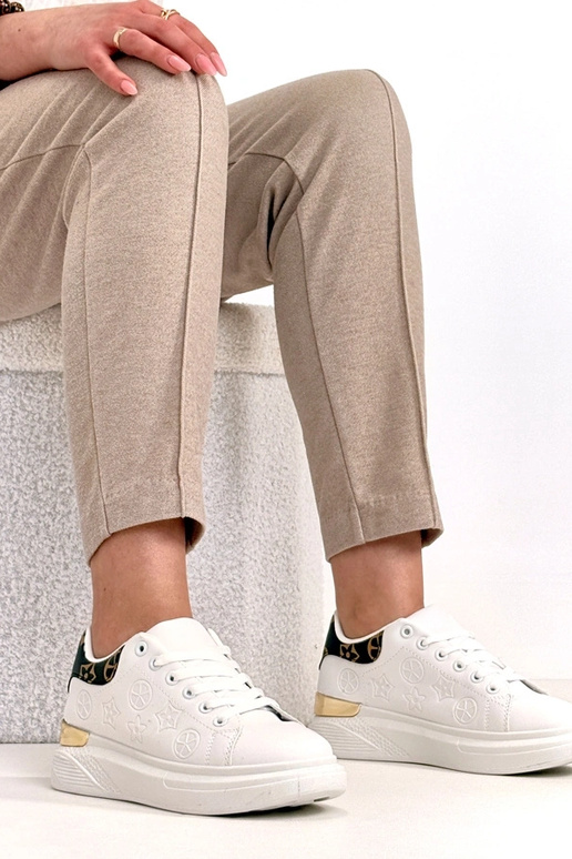 Biele tenisky zdobené prešívaním Peyton