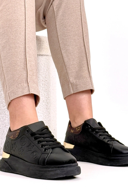 Čierne športové tenisky s viazaním...