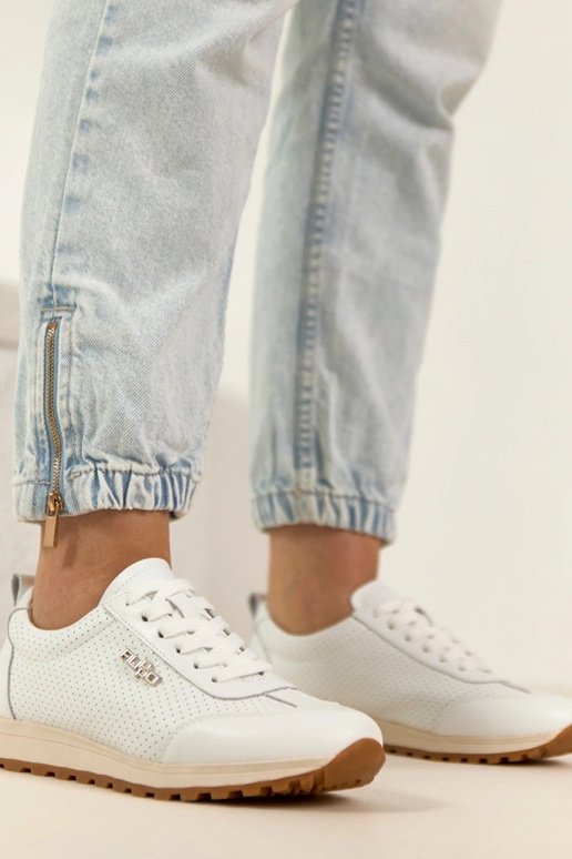 Biele perforované kožené tenisky Filippo