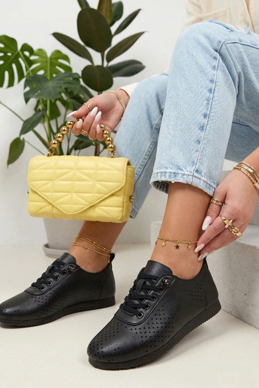 Čierne perforované basketbalové...