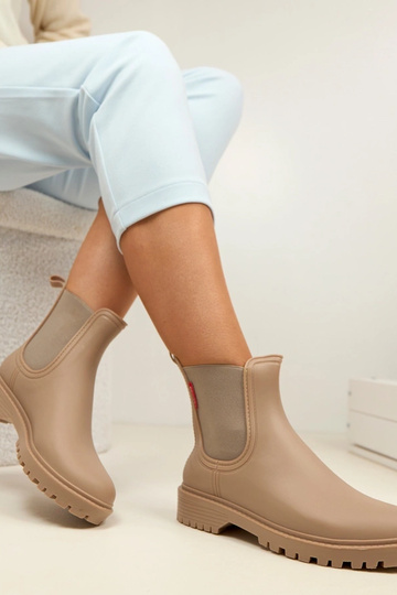 Tmavo pieskové gumové...