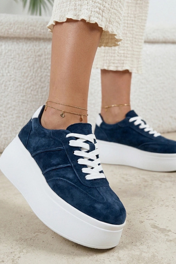 Tmavo modré kožené topánky...