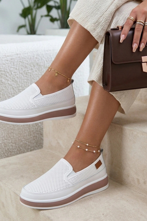 Biele dierkované kožené poltopánky...