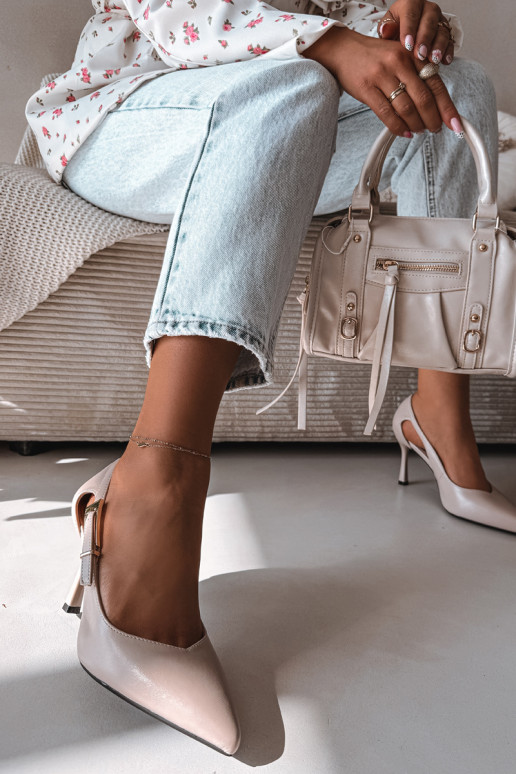 Lodičky s výrezmi a sponami Vinceza 62288 šedej farby