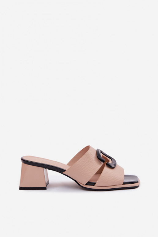 Dámske šľapky s výrezmi a sponami na podpätkoch Vinceza 62284 pieskovej farby