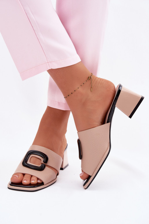 Dámske šľapky s výrezmi a sponami na podpätkoch Vinceza 62284 pieskovej farby