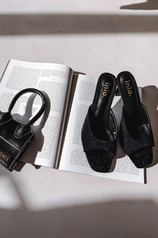 Dámske papuče Zapnuté Smukłym Obcasie čierna Revina