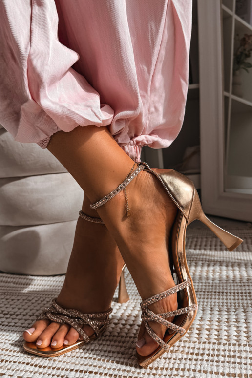 Dámske sandále s podpätkami so svietiacimi otvormi Szampańskie Redira