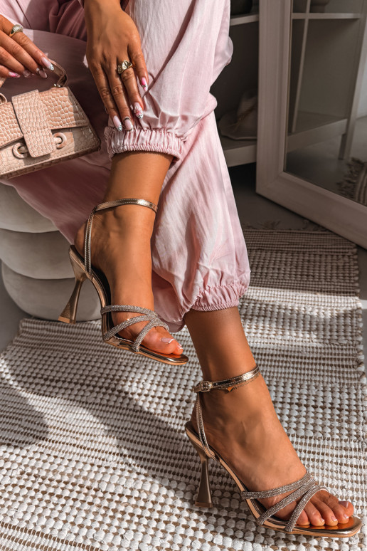 Dámske sandále s podpätkami Ze Zdobionymi Paskami Szampańskie Gedira