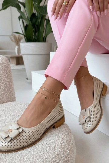 Zlaté kožené vystúpené...