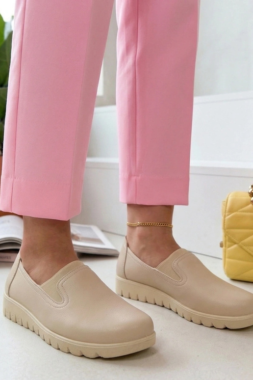 Piesočnaté poltopánky s nízkym...