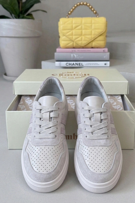 Pieskové športové tenisky z pravej...