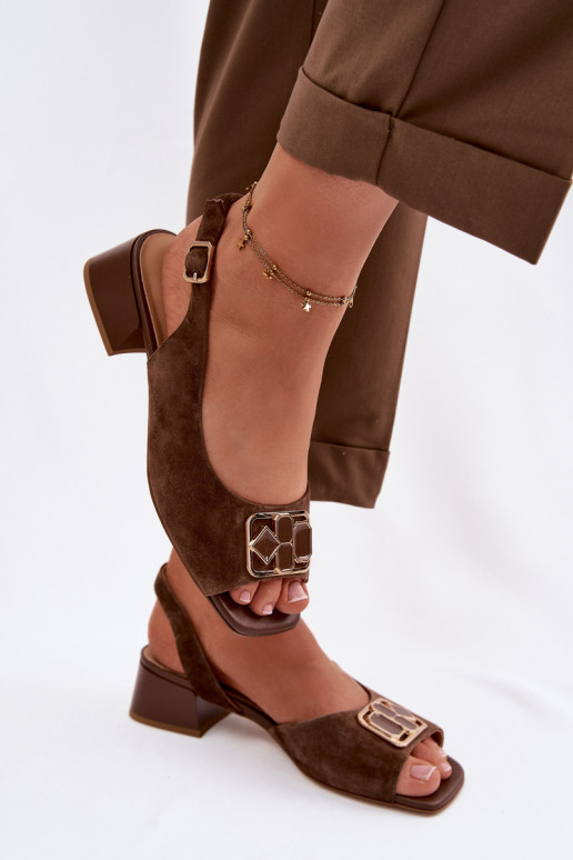 Elegantný štýl sandáleZapnutéturalnego zo semišuu s podpätkami D&A CE61-3127 Hnedá farba