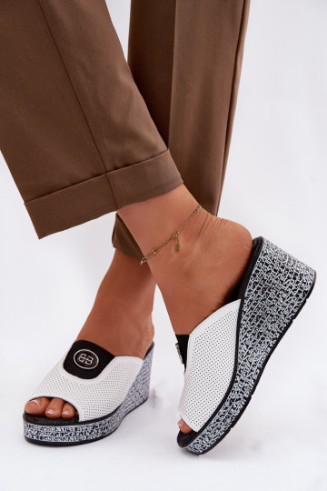 Kožené papuče s platformou s ozdobami S.Barski LR61-7011 biela farba