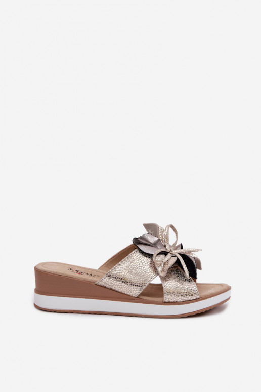 Kožené papuče s platformouDekoracyjnym Kvet S.Barski GR61-5989 zlatej farby