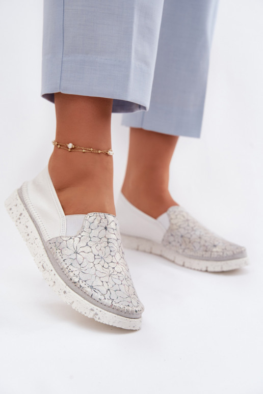 Dámske kožené nazúvacie topánky Máciejka 03512-70 biely-strieborná farba