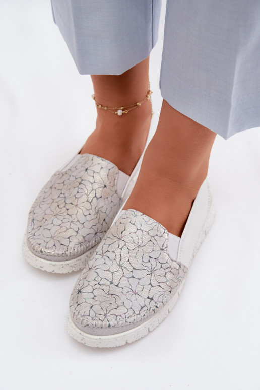 Dámske kožené nazúvacie topánky Máciejka 03512-70 biely-strieborná farba