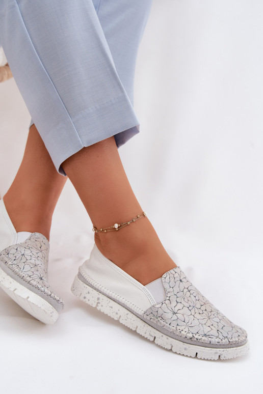 Dámske kožené nazúvacie topánky Máciejka 03512-70 biely-strieborná farba