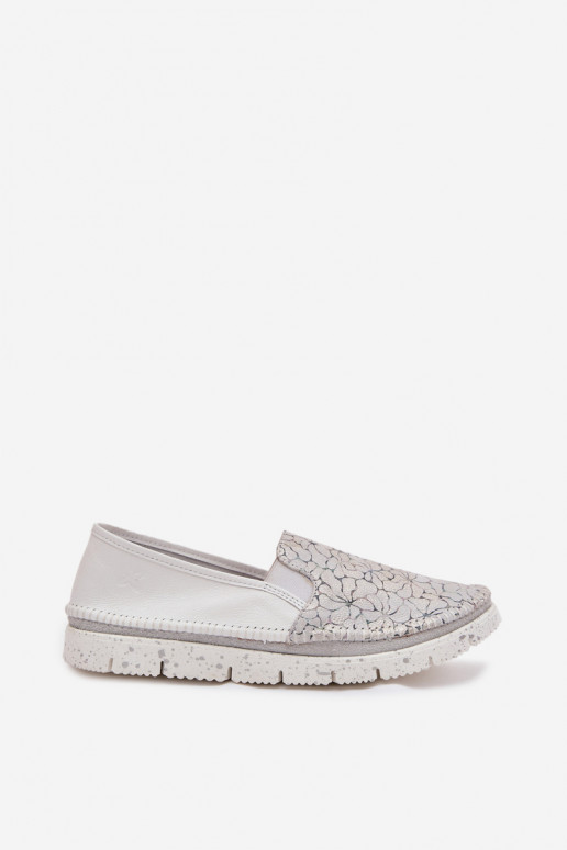 Dámske kožené nazúvacie topánky Máciejka 03512-70 biely-strieborná farba