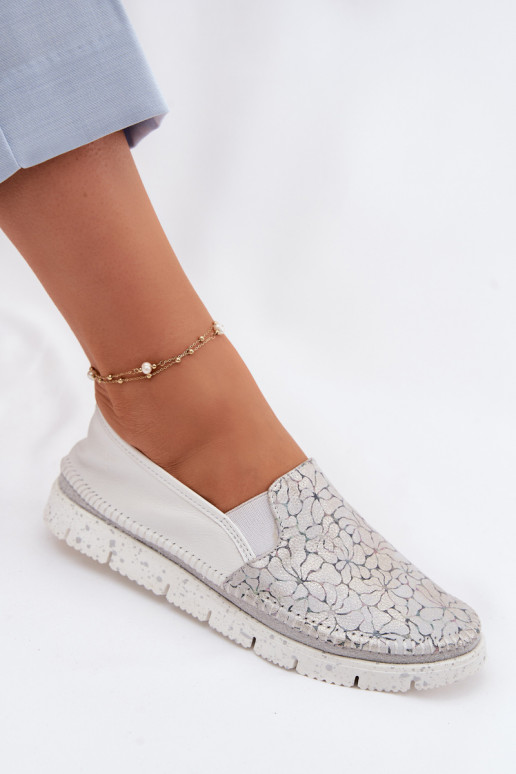 Dámske kožené nazúvacie topánky Máciejka 03512-70 biely-strieborná farba