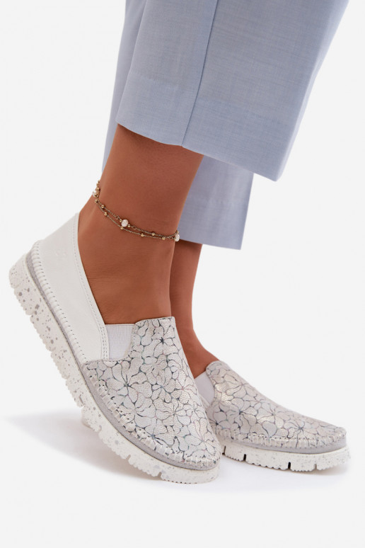 Dámske kožené nazúvacie topánky Máciejka 03512-70 biely-strieborná farba