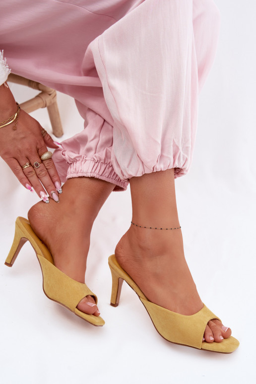 Dámske papuče Zapnuté Smukłym Obcasie žltá Revina