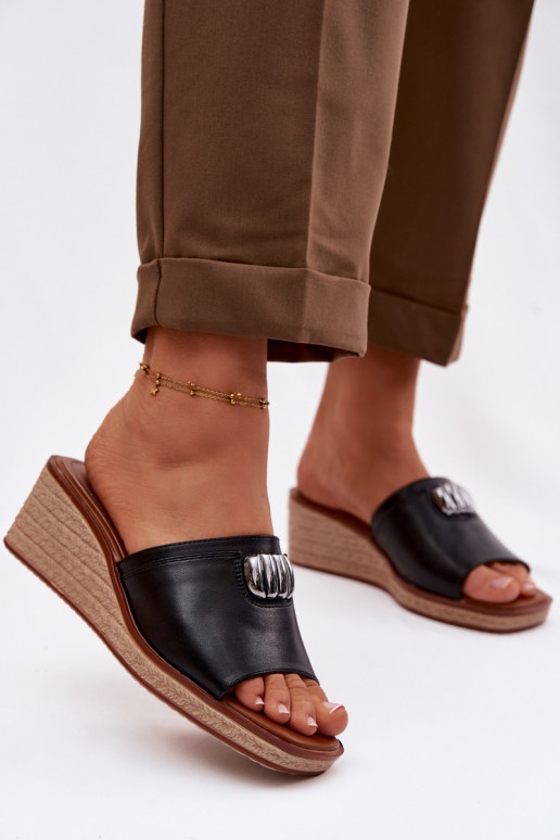 Dámske papuče s platformouImitacją Plecionki Sergio Leone KL325 čierna