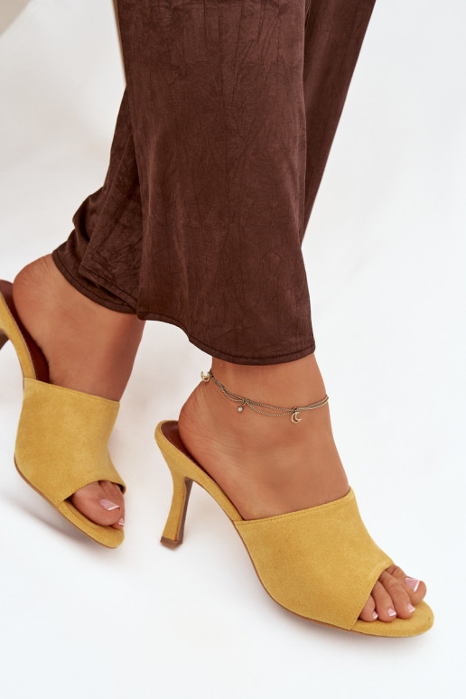 Dámske papuče s tenkými podpätkamiz eko semišuu žltá Isolia