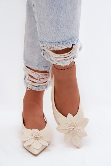 Dámske sandále so širokými podpätkamiDekoracyjnym Kvet slonovina Telivette 2