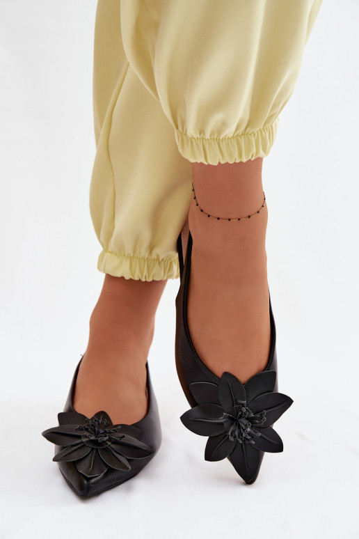 Dámske sandále so širokými podpätkamiDekoracyjnym Kvet čierna Telivette