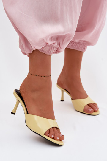 s lakovým efektom PapučeImitacji Skóry s tenkými podpätkami žltá Melissea