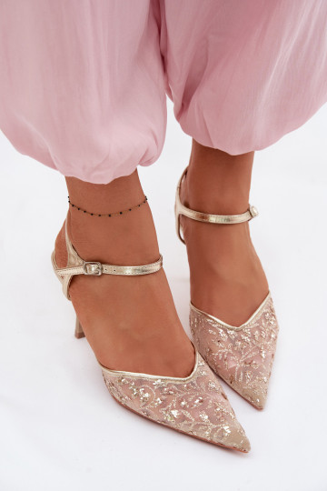 Sieťovina Dámske sandále s tenkými podpätkamis leskomującym Zdobieniem zlatej farby Laria